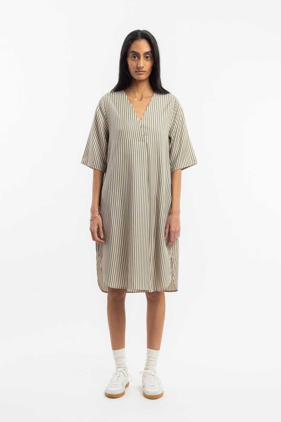 Online Rotholz Kaftan Kleid Aus Lyocell - Oliv Gestreift